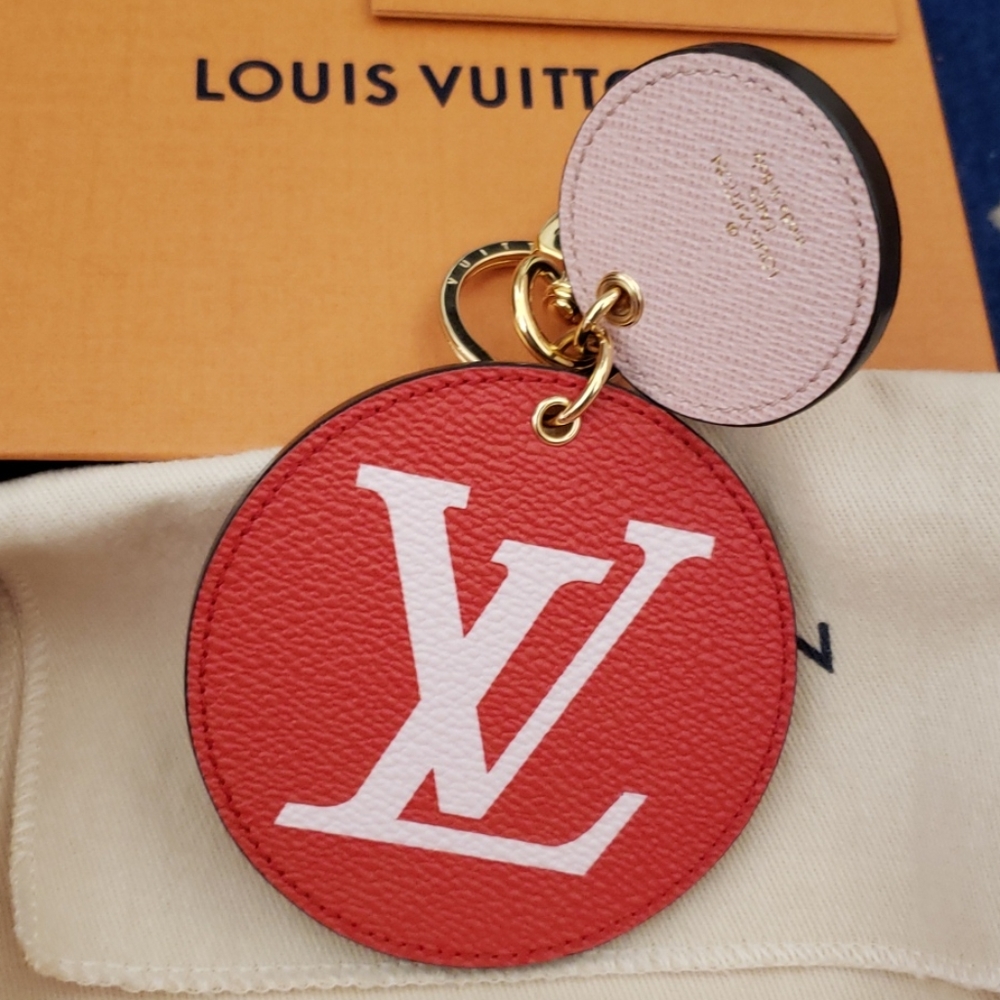 LV Monogram Giant Bag Charm & Key Holder - Picture 3 of 8